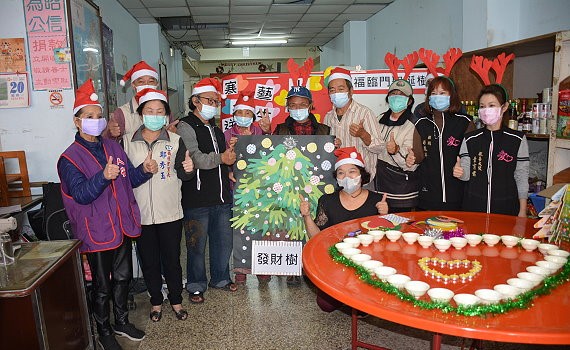 祈福樹與光的祝褔 為寒士迎接充滿希望未來