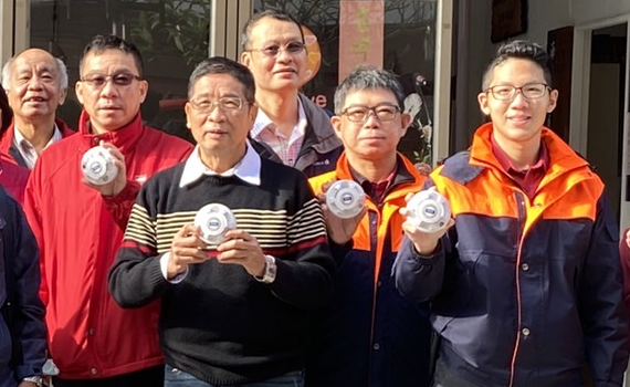 影/高雄消防局協助安裝住警器 提升老舊社區公共安全