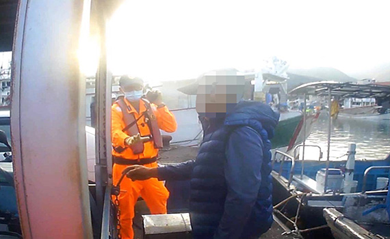 酒駕罰金未繳成通緝犯 出海捕魚被識破遭逮