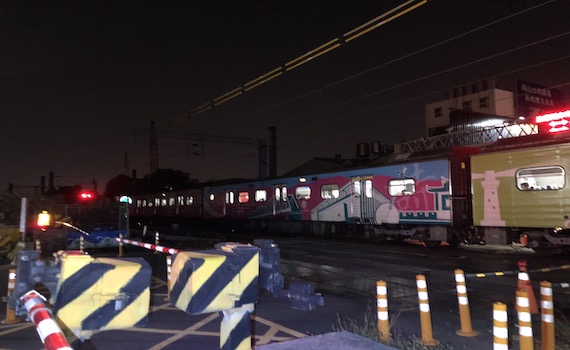 詭異!台鐵區間車疑撞擊不明物停駛 鐵警檢查卻無異狀