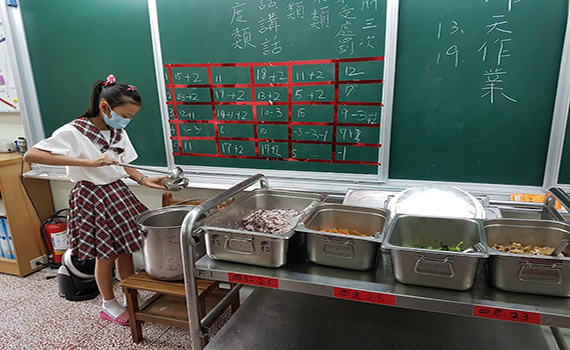 綠黨團批營養午餐「免錢最貴」 宜縣府：加派督學進校嚴查核 