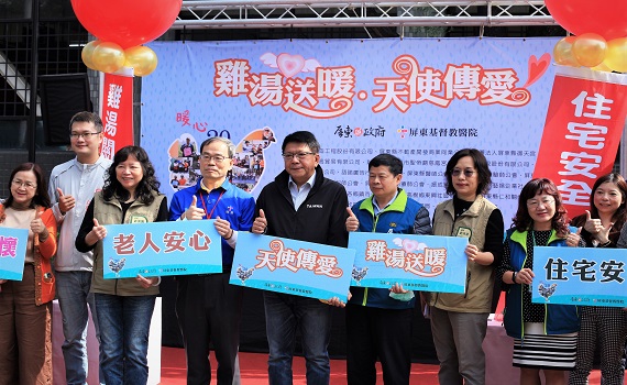 雞湯關懷送暖20年溫暖獨老 屏縣府會同志工檢視居家安全