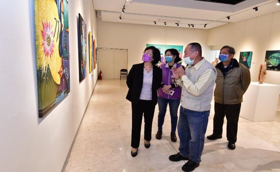蒙太奇式藝術與鹿江書畫展 風格烱異碰撞出不同火花