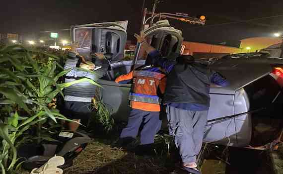 台南麻豆深夜車禍　聯結車撞自小客車4人送醫 