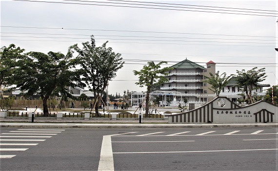 虎尾殯葬所增設無障礙電梯 入口景觀公園化改變視覺