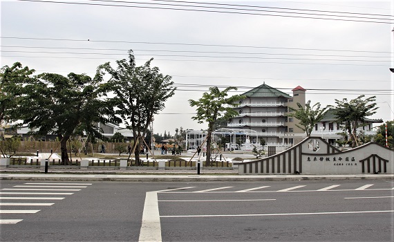 虎尾殯葬所增設無障礙電梯  入口景觀公園化改變視覺 