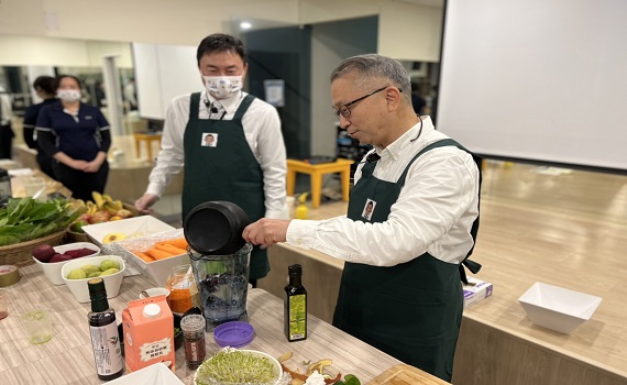 北醫教授成功抗癌 14年 新竹分享輕鬆製作排毒果汁