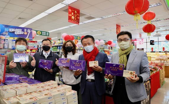 行銷嘉義優鮮年節水產　翁章梁帶隊楓康超市展售  