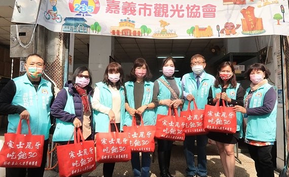 關懷寒士過冬 觀光協會慈善送物資
