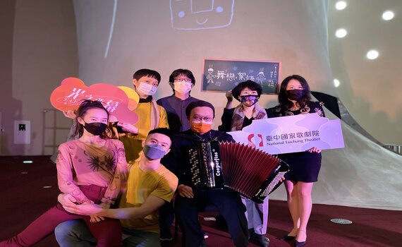 歌劇院〈光之曲幕〉開年第一檔 《舞戀.絮語》1/20起曲牆光影舞出