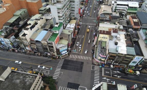 空陸立體科技執勤  中壢警動員無人機隊加強春節交通疏導 