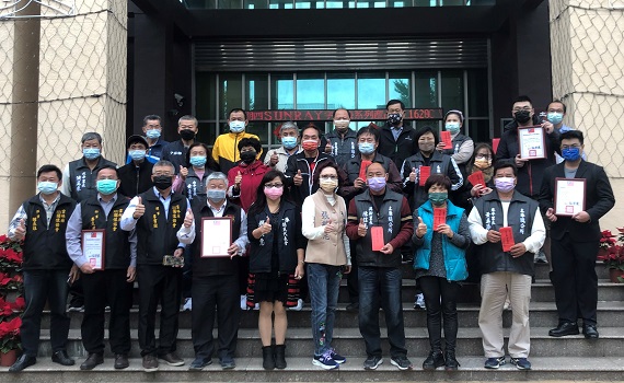 土庫寒冬送暖幸福滿載 愛心物資車配送發放降低人潮群聚風險