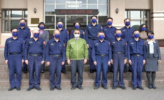 徐國勇贈春節加菜金 嘉勉航警局、移民署守護國境安全