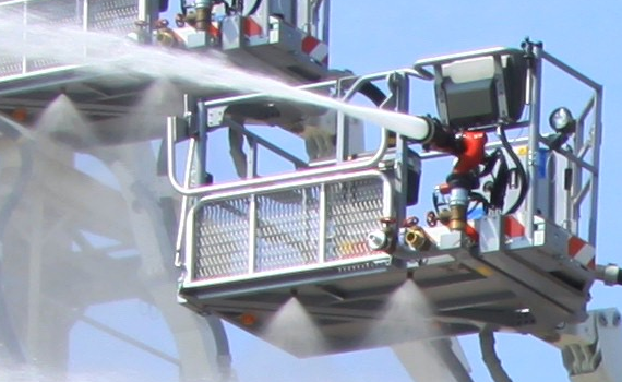 高空救援新戰力 9輛雲梯車高雄報到