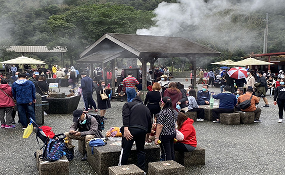 清水地熱紅不讓 春節連假遊客爆棚連續兩天實施入園總量管制