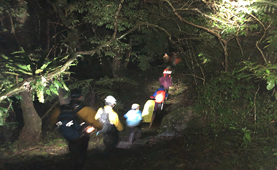  旅行社組團登鳩之澤溫泉山域 23人迷途宜縣消防局漏夜救援 