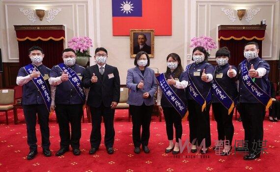 蔡總統接見全國商店傑出店長 勉兼顧防疫經濟維持良好商業環境