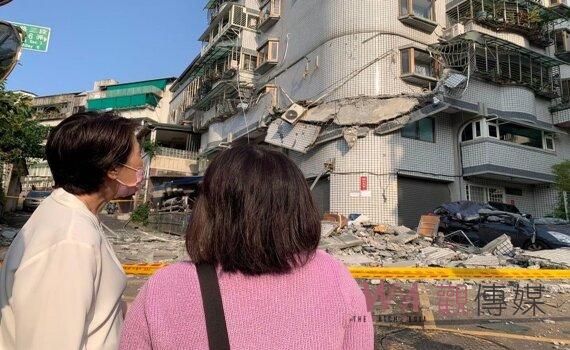 北市文山老公寓頂樓加蓋外牆崩塌 黃珊珊現場承諾災損補助