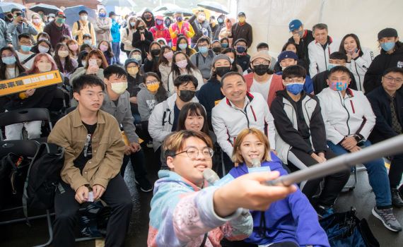 新北首場校園就業博覽會登場 侯友宜盼學生畢業即就業