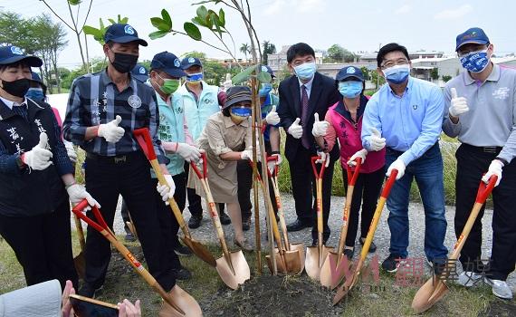 影/五河局植樹固碳 北港滯洪池種植台灣原生樹