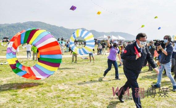 桃園彩色海芋季花海繽紛驚艷 風箏節「鯨群」騰空吸晴　　 