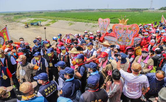大甲媽遶境嘉義進香 翁章梁率各界接駕