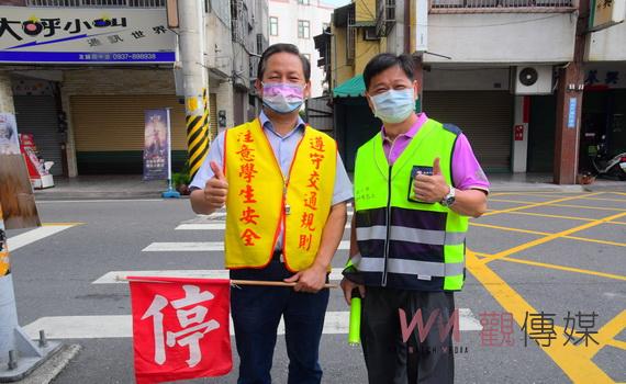 從學長會長到鎮長 站了22年交通導護鄭俊雄始終為學弟妹服務