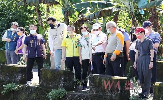南投縣竹山鎮護岸農路基礎淘空 林縣長會勘同意優先改善
