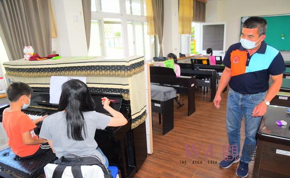 文祥國小開設免費鋼琴社團 全校一半學生會彈  
