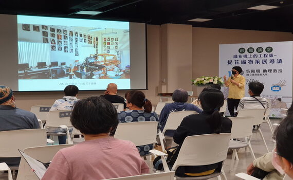 織布科技密碼 中市纖維館展台灣首台電腦提花織布機