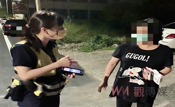 老婦搭計程車被丟包 北港暖警循線幫她找到家