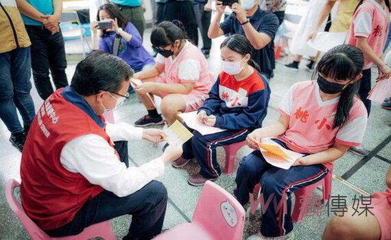 桃園6月中旬完成195所國小13萬學童疫苗施打 覆蓋率逾4成