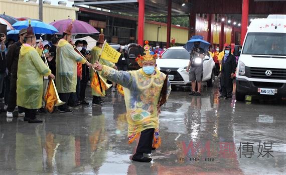 雲林六房媽今晨過爐大北勢 縣長發炮後車隊移駕紅壇