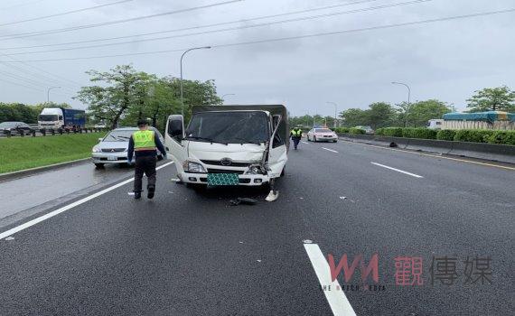 國道1號中山南下北斗路段三車追撞事故 破壞車體將三人送醫