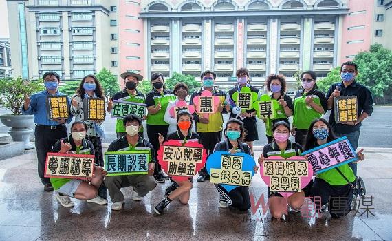 慈惠醫專長期認養弱勢學生 枋寮940聯手捐助2學子