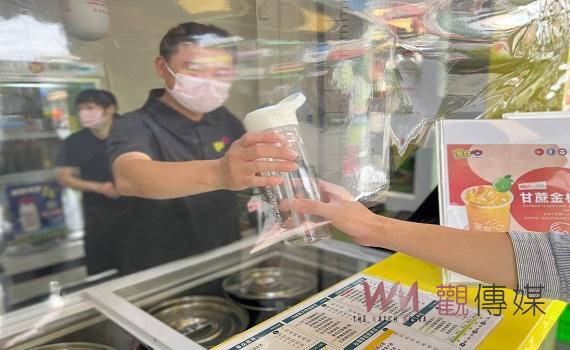 自7月1日起買飲料自備、未自備杯價差至少5元