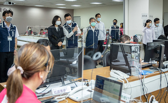 看台灣如何賣力「示範演出」