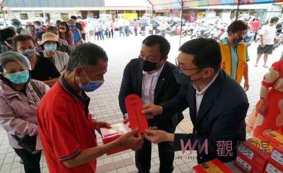 端午送暖 鹿港鎮送愛心粽發放低收入戶3千元紅包