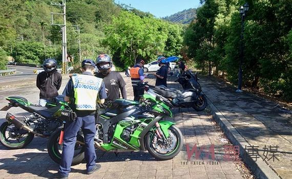 強力防範重機飆速過彎摔車 嘉義警方加強阿婆灣路段交通執法
