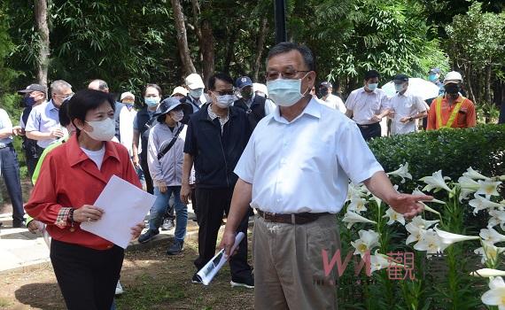 澎湖府會考察「澎湖休憩運動園區工程」賴峰偉、劉陳昭玲期許工程如期完工 