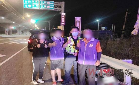 暗夜老翁誤上快速道 體力不支警方馳援解圍