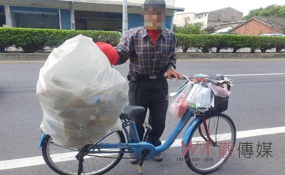 環保尖兵收穫滿滿卻迷路 虎警暖心助阿伯平安返家