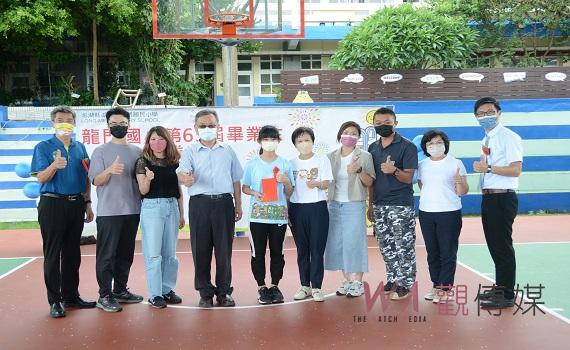 鳳凰花開畢業季 賴峰偉、劉陳昭玲出席學校畢典 勉勵畢業生勤奮學習 逐夢踏實