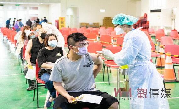 視察疫苗接種及社區醫療採檢站 鄭文燦呼籲市民踴躍接種疫苗