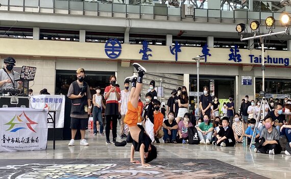 台中街頭青春勁舞! 市長盃街舞錦標賽火車站前舞力全開