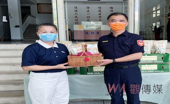 警察節慰北港警 慈濟致贈防疫茶