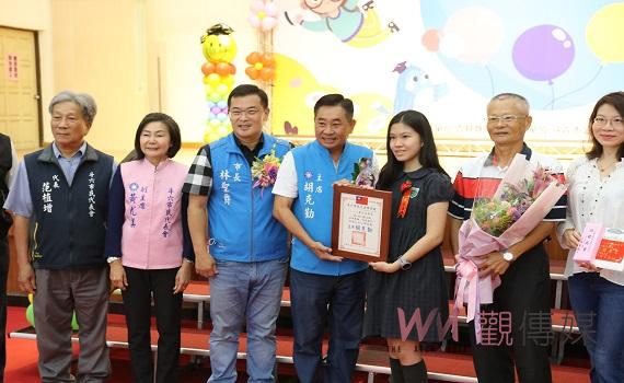 斗六市國小市長獎、主席獎聯合頒獎典禮 畢業生勤奮好學令人敬佩