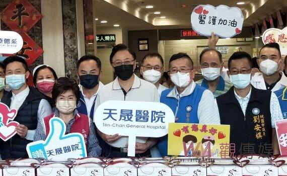 張善政中壢天晟醫院慰問醫護 肯定幕後防疫辛苦付出