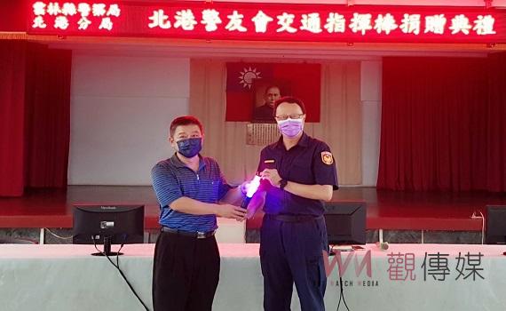 提升員警執勤安全 北港警友站捐贈哨音指揮棒