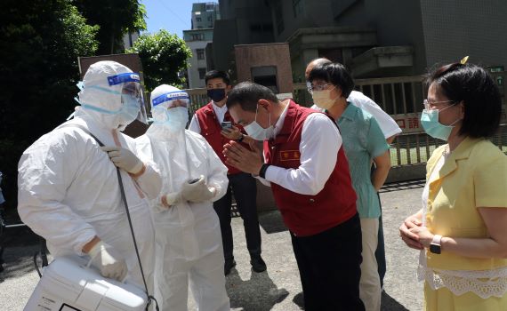 侯友宜感謝新北到宅照護隊提供一條龍服務
